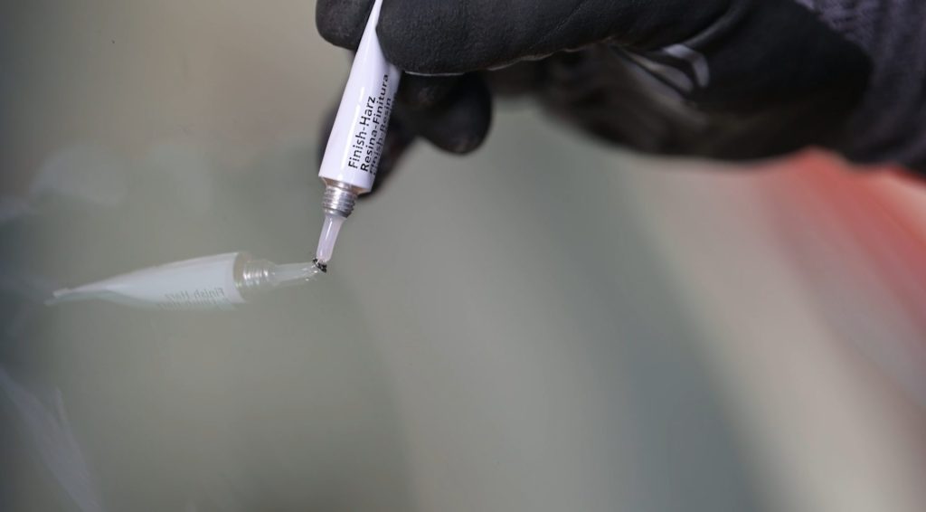 17. Finish-Harz aufbringen